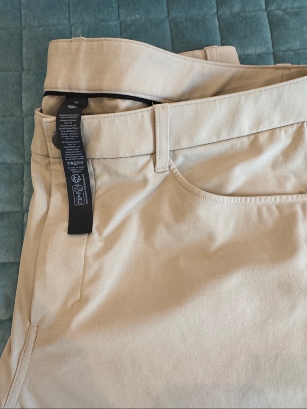 lululemon athletica Men's Chinos in Light Tan